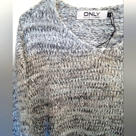Soft Knit Ribbon Yarn V Neck Sweater - Picture 2 of 12